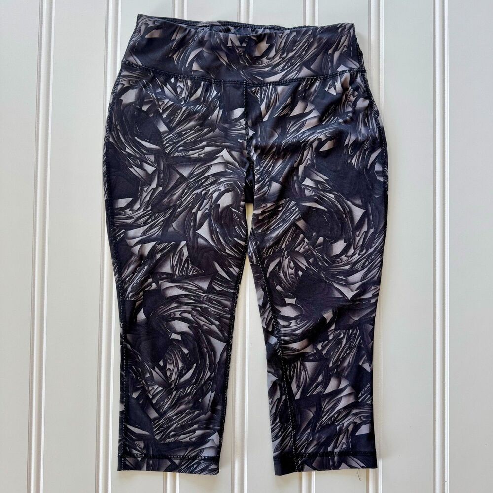 Danskin Geometric Print Athletic Workout Fitted Capris with adjustable waist